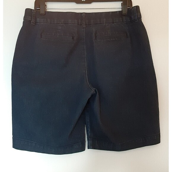 St John’s Bay Women’s Denim Blue Bermuda Jean Shorts Size 12P Machine Washable - Picture 2 of 7